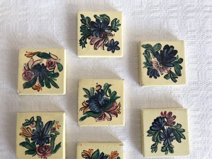 10 Petits carreaux de céramique, décors de fleurs, fait main, Vintage
