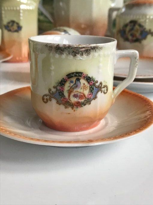 Service à café vintage en porcelaine, décor perles, médaillon fleurs et oiseau