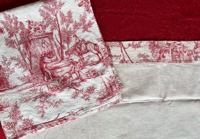 2 Petits coupons de tissu en coton imprimé toile de Jouy rouge