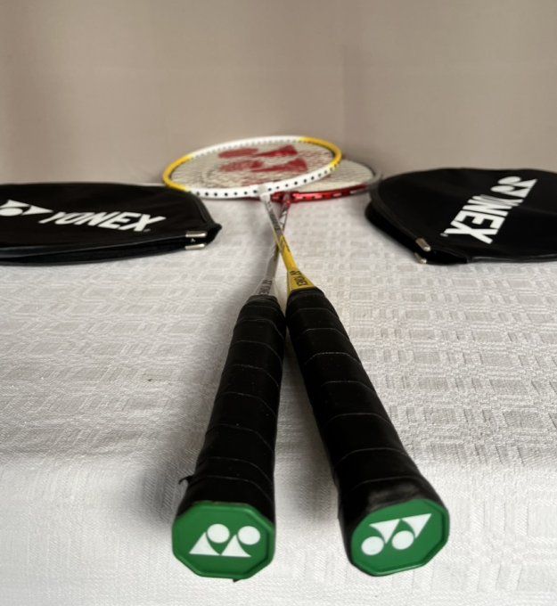 2 Raquettes badminton Yonex avec housses