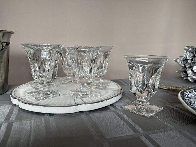 5 Verres art déco, à cotes plates et pieds carrés