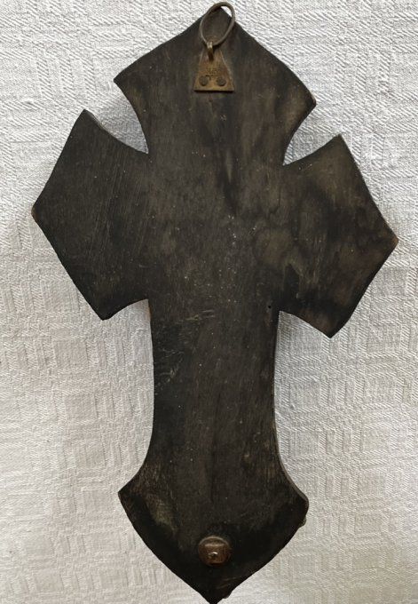 Ancien Crucifix et Bénitier M.R Paris, en métal sur bois noir