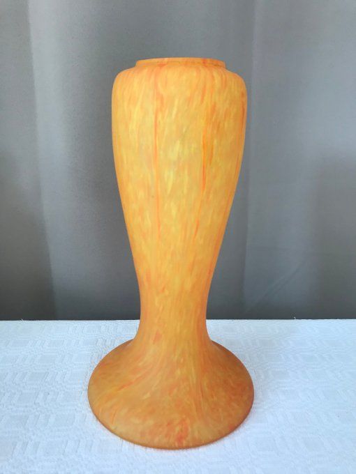 Ancien vase en pâte de verre marmoréen orange