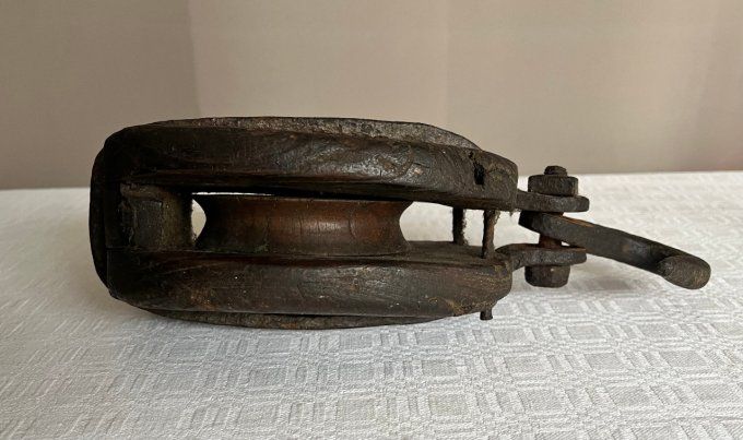 Ancienne poulie de bateau en bois et fer forgé, Déco marine