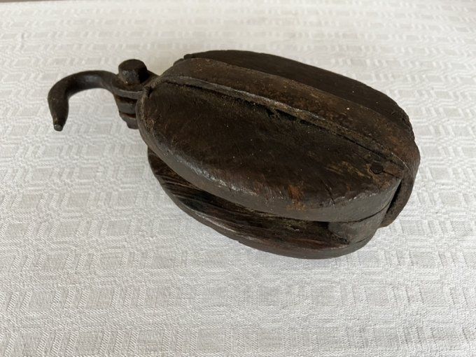 Ancienne poulie de bateau en bois et fer forgé, Déco marine