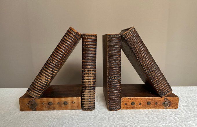 Anciens serre-livres en bois