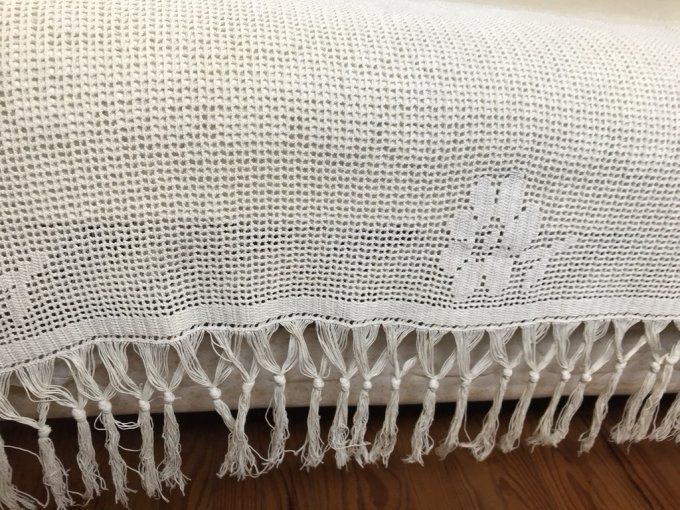 Beau dessus de lit ancien fait au crochet, en coton