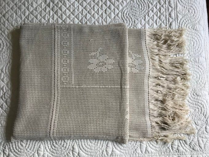 Beau dessus de lit ancien fait au crochet, en coton