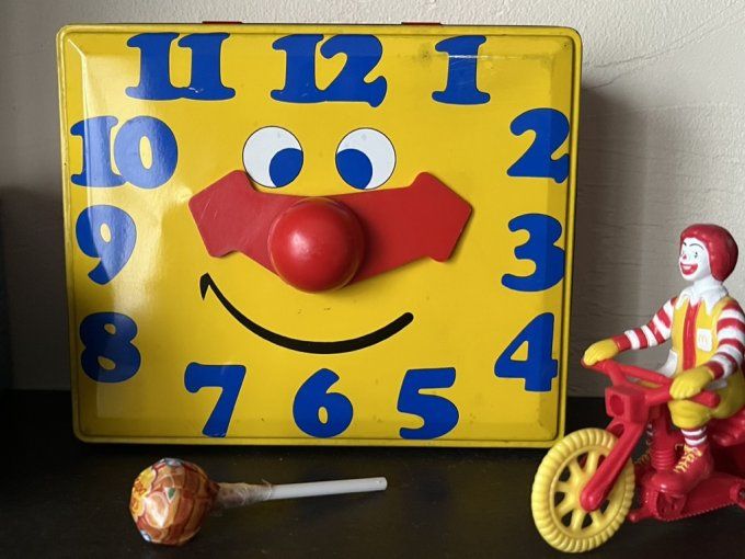 Boite à biscuits en métal avec visage de clown / pendule