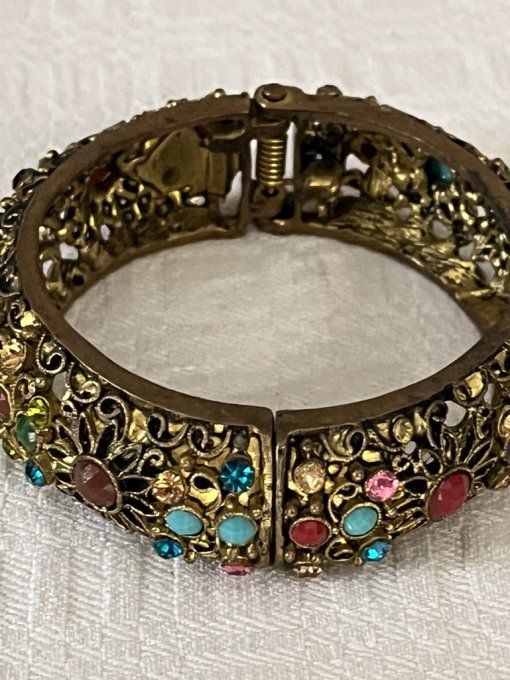 Bracelet, jonc, en laiton ajouré avec strass multicolores