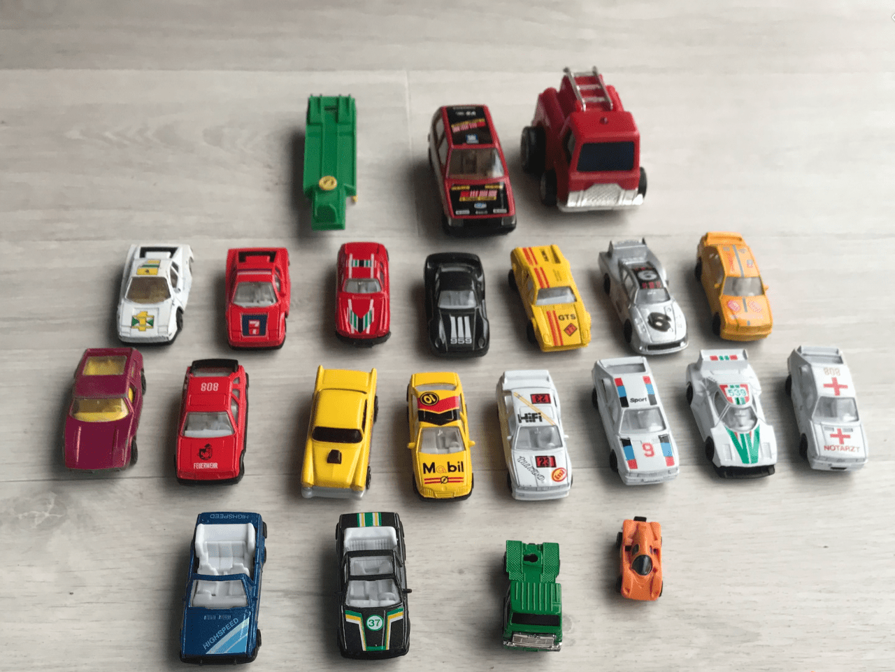 Lot de petites voitures