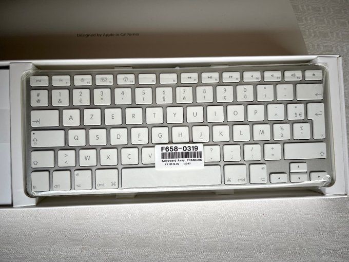 Clavier azerty Apple Keyboard Assy, filaire USB, Neuf