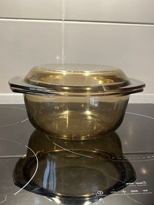 Cocotte vintage, en verre fumé,  Arcopal pour Shell