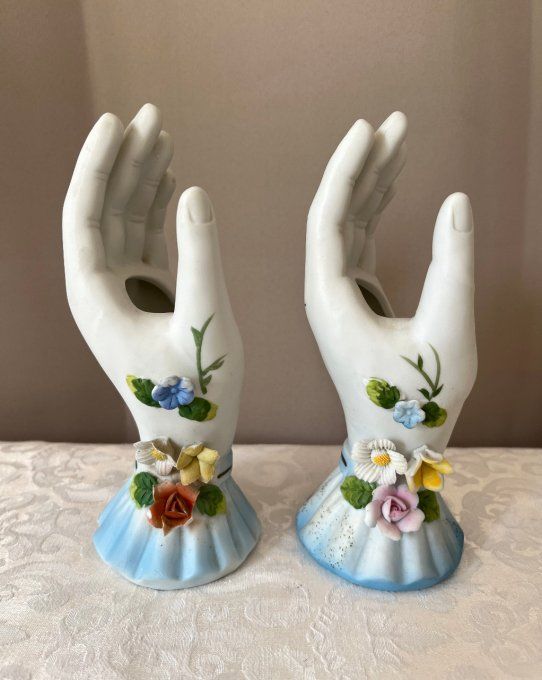 Ensemble de 2 Mains baguiers / petits vases en biscuit, Vintage