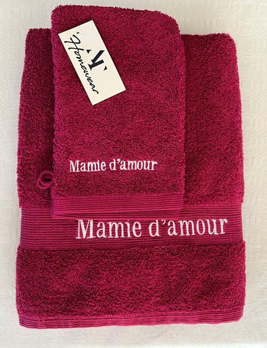 Ensemble de toilette neuf, brodé "Mamie d'amour", drap de bain et 2 gants, Armand Thiery,