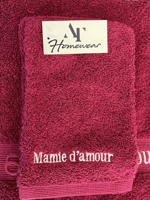 Ensemble de toilette neuf, brodé "Mamie d'amour", drap de bain et 2 gants, Armand Thiery,