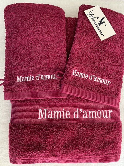 Ensemble de toilette neuf, brodé "Mamie d'amour", drap de bain et 2 gants, Armand Thiery,