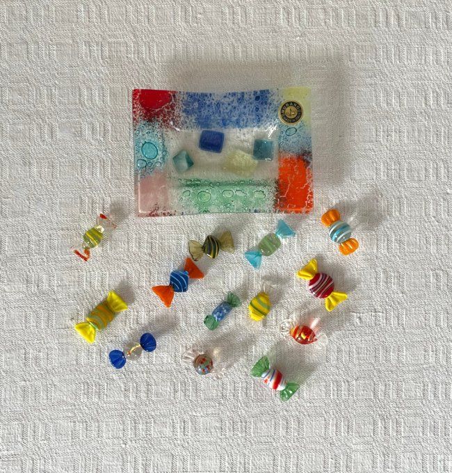 Ensemble en verre de Murano, petit plateau / vide poche et 13 mini bonbons