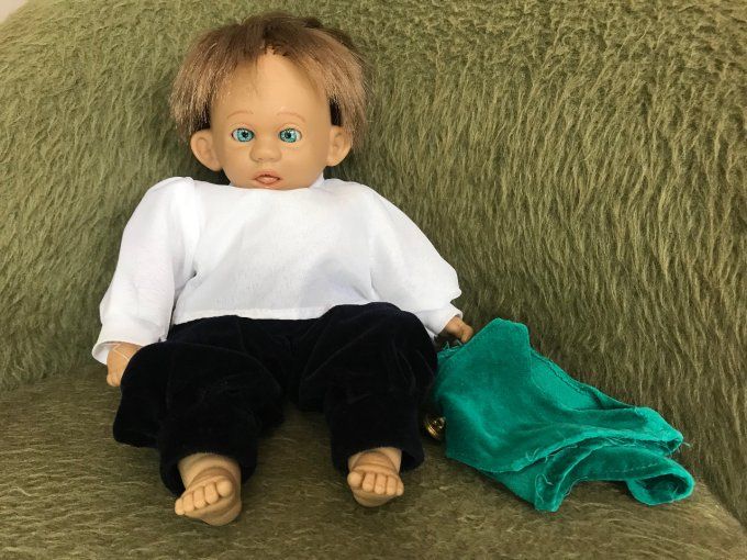 Étonnant poupon, bébé expressif aux yeux bleus avec strabisme, Munecas Berjuan vintage