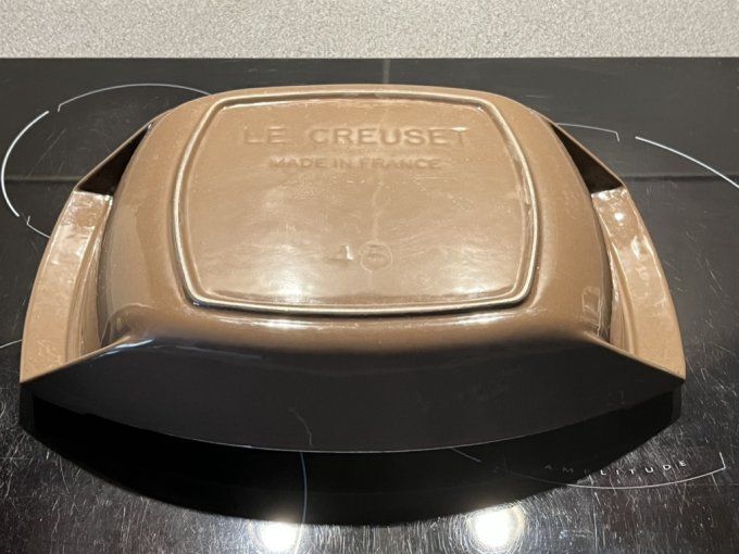 Grand plat à four, rectangulaire, Le creuset, design Raymond Loewy en fonte émaillée marron