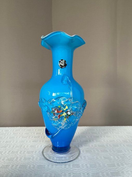 Vase en verre soufflé, vintage avec motif de fleurs en relief