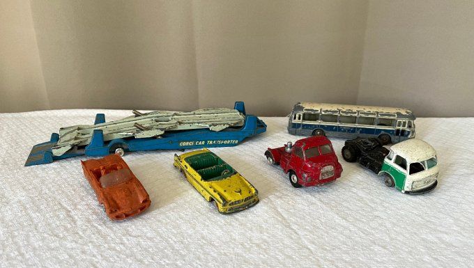 Lot de 6 miniatures de collection, voitures, camions et autocar, anciens