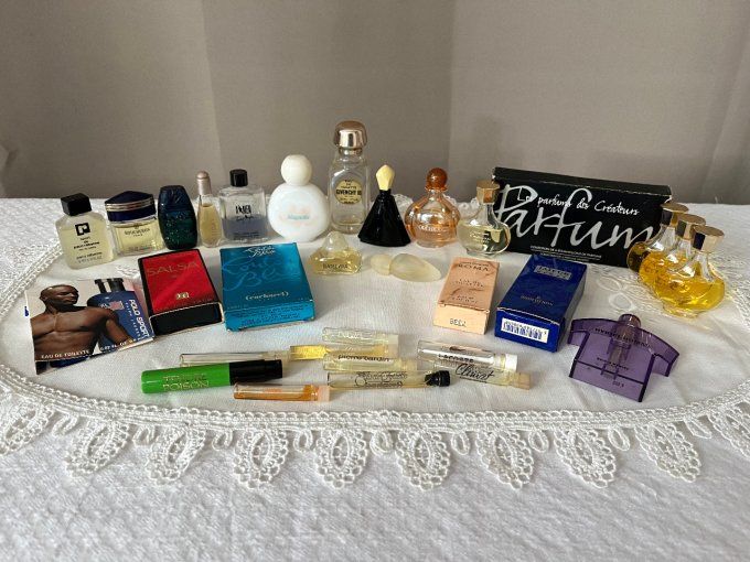 Lot de miniatures de parfum anciennes flacons coffrets et échantillons Collection
