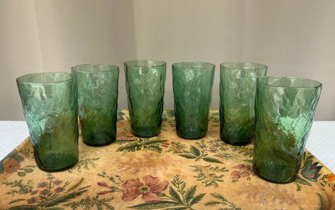 Lots de 6 Verres à boisson haut de style scandinave en verre texturé vert bouteille.