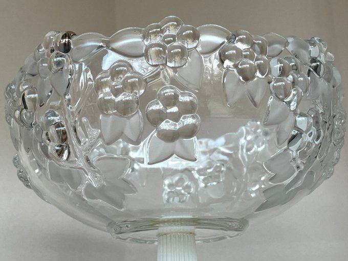 Magnifique coupe à fruits, compotier en cristal orné de fleurs en relief