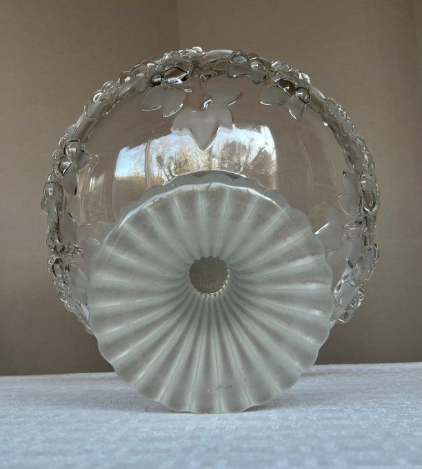 Magnifique coupe à fruits, compotier en cristal orné de fleurs en relief