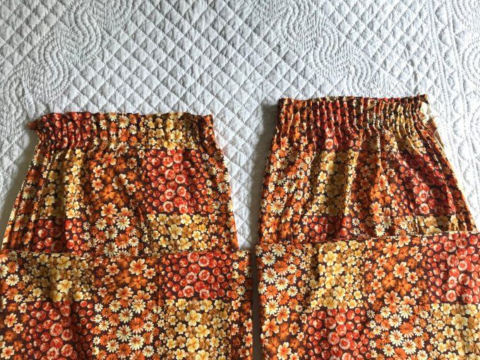 Paire de double rideaux / coupon de tissu, fleurs oranges,  Vintage, 70's