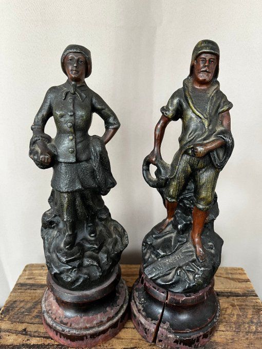 Paire de statues anciennes en régule, Andmeme - Marin Pêcheur et Marchande de poissons