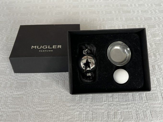 Pendentif boule, diffuseur de parfum Thierry Muglern, Neuf avec sa boite