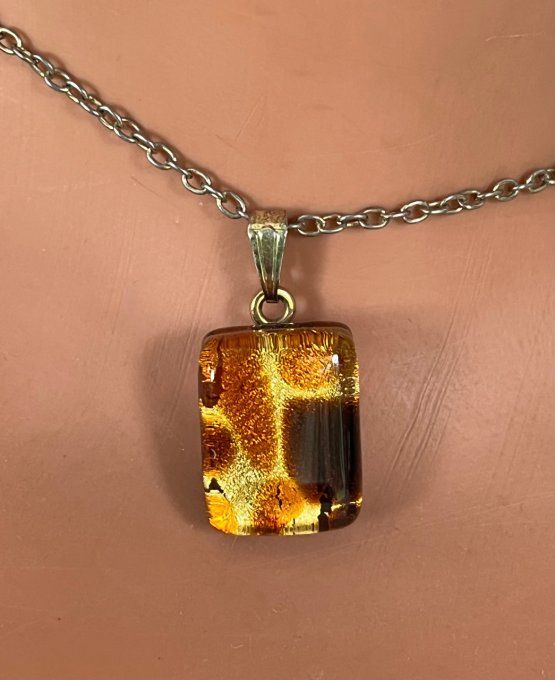 Pendentif en verre de Murano signé, avec sa chaine