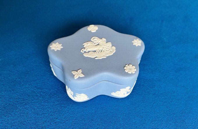 Petite boite Jasperwade de Wedgwood, signé, fabriqué en Angleterre