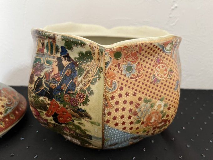 Pot en porcelaine chinoise, bocal aux beaux décors asiatiques