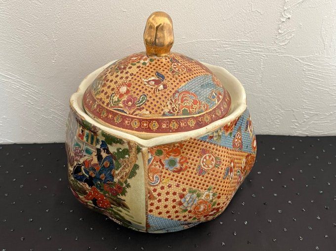 Pot en porcelaine chinoise, bocal aux beaux décors asiatiques