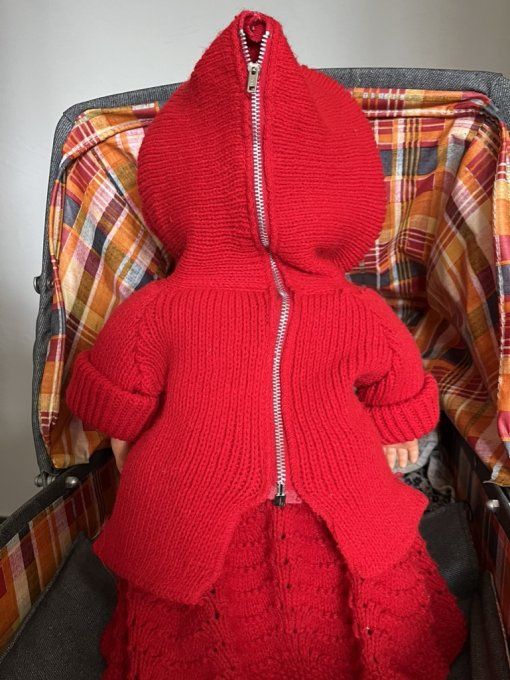 Poupée Tinnie avec sa robe et son manteau rouge, Poupée Raynal vintage