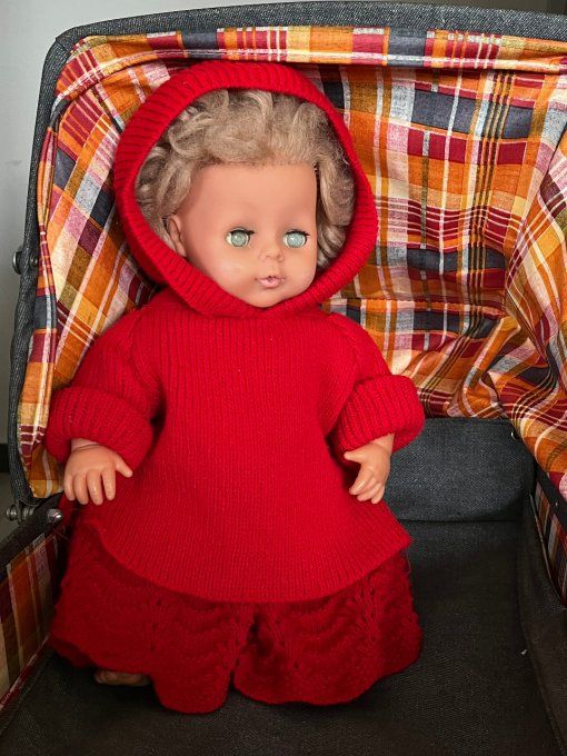 Poupée Tinnie avec sa robe et son manteau rouge, Poupée Raynal vintage