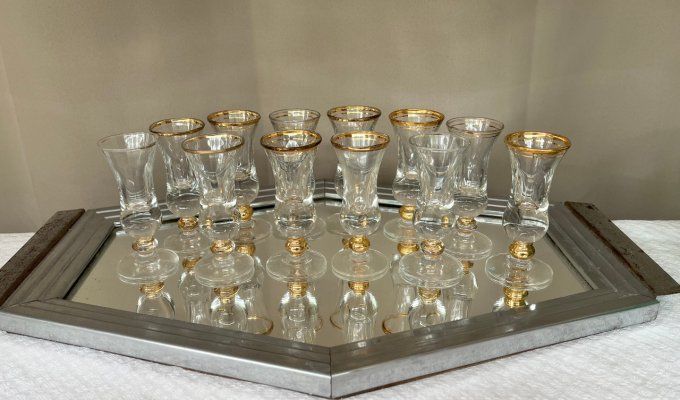 Série de 12 petits verres trompe-couillon anciens de bistrot en verre soufflé