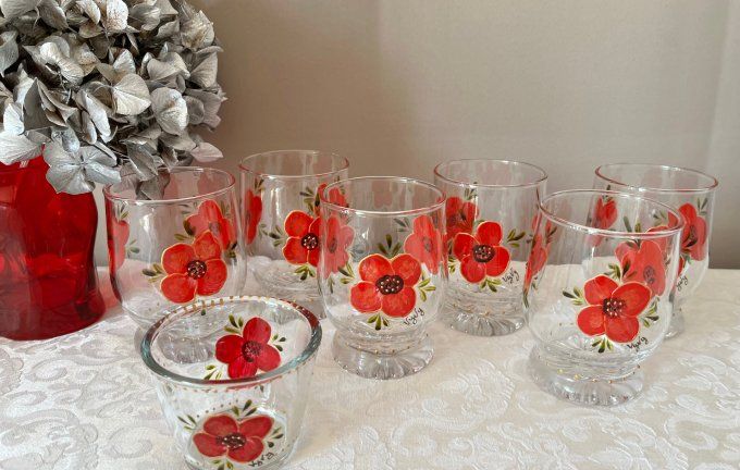 Service apéritif vintage 6 verres et 1 godet en verre peint main, motifs coquelicots, signés Vyvy
