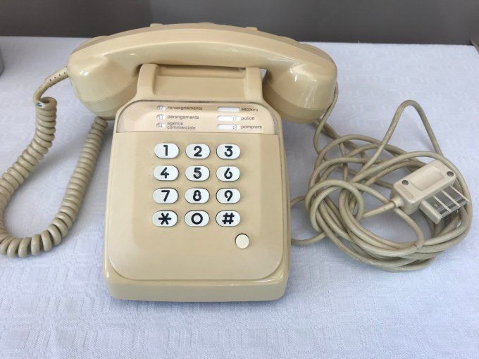 Téléphone à touches vintage avec écouteur supplémentaire