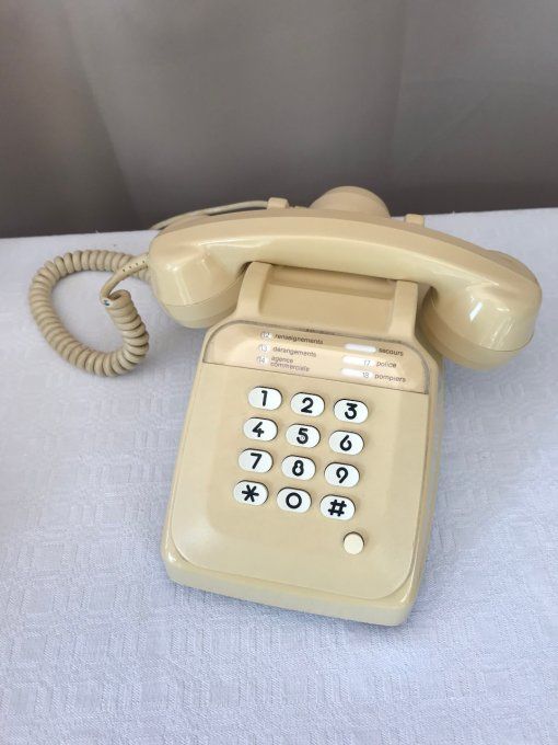 Téléphone à touches vintage avec écouteur supplémentaire
