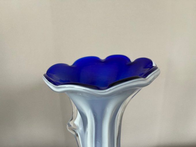 Vase corolle, soliflore en verre de Murano, soufflé main, années 60-70