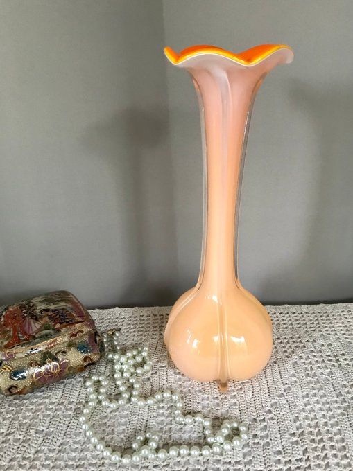 Vase en verre à corolle orange