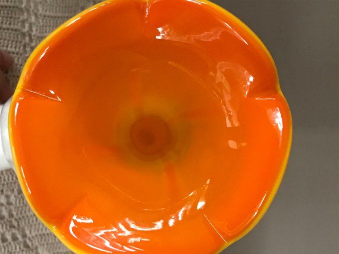 Vase en verre à corolle orange