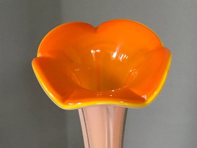 Vase en verre à corolle orange