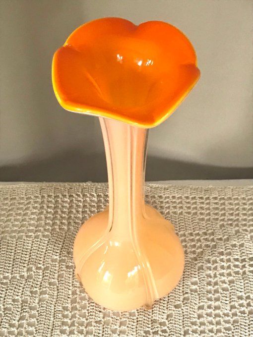 Vase en verre à corolle orange