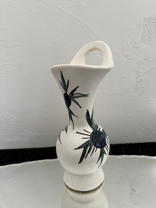 Vase forme originale en céramique des années 50, au joli décor végétal, signé FPP Vallauris