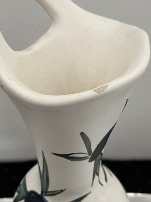 Vase forme originale en céramique des années 50, au joli décor végétal, signé FPP Vallauris